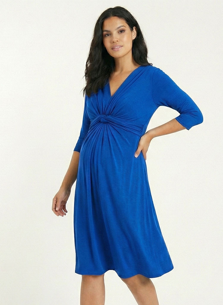 Vestido materno azul rey elegante de manga tres cuartos con nudo frontal y escote en V, moda para embarazadas en Colombia