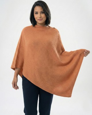 Capa materna con botones para facilitar lal lactancia